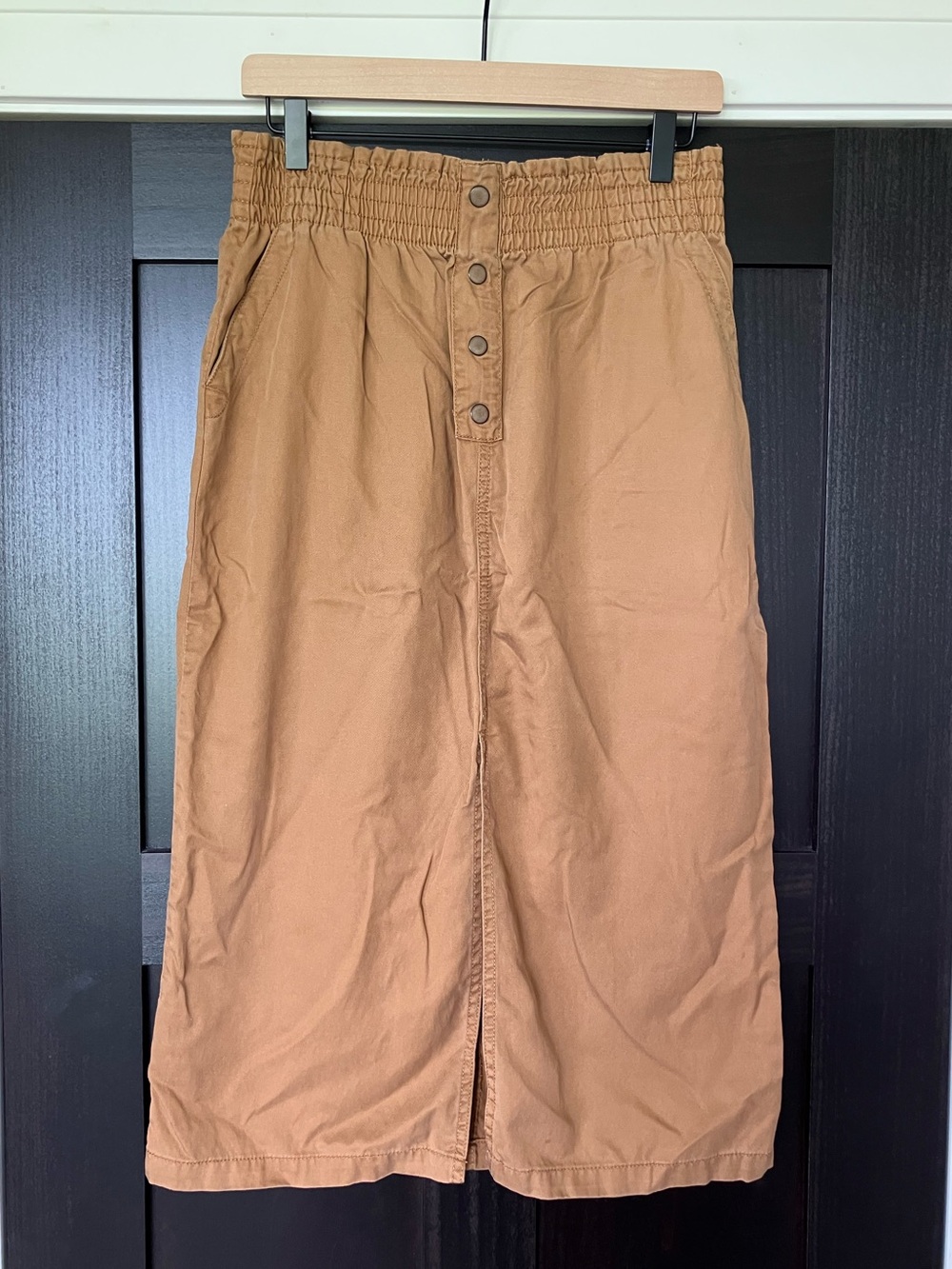Womens Dark Khaki Button-Front Midi Skirt